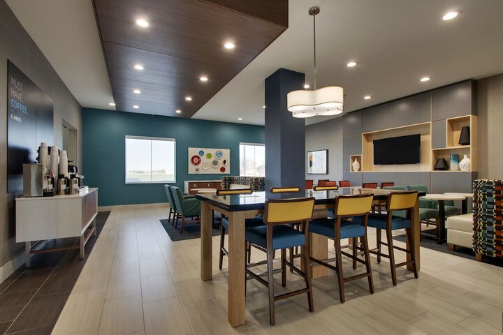 Holiday Inn Express Hotel & Suites Vernon College Area by IHG