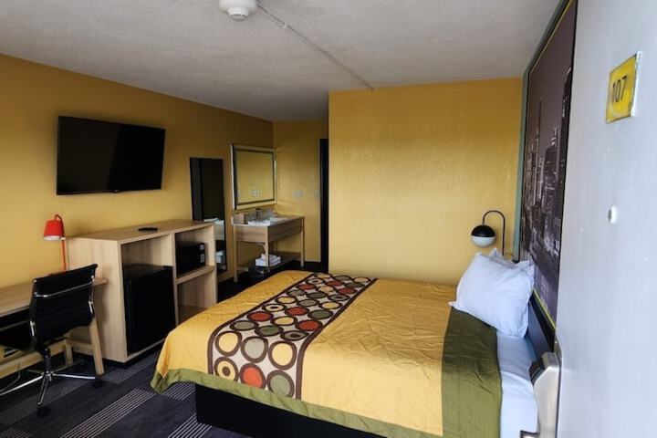 Room 8 of 20