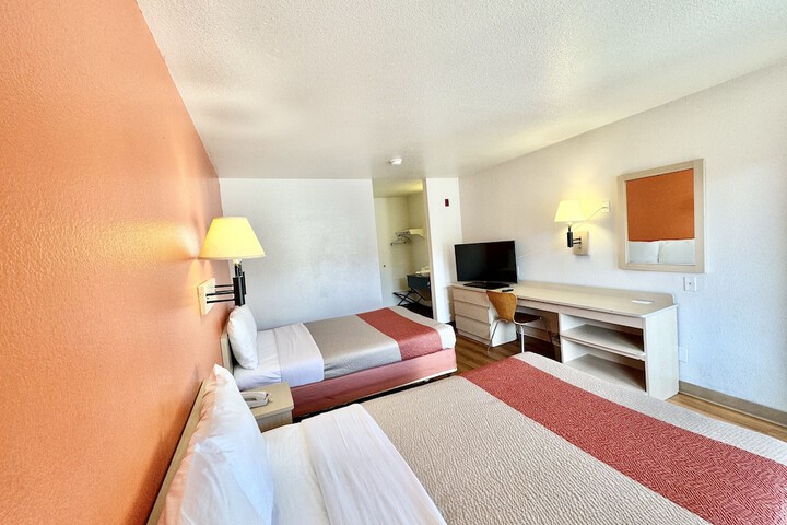 Motel 6 Bellflower CA - Los Angeles