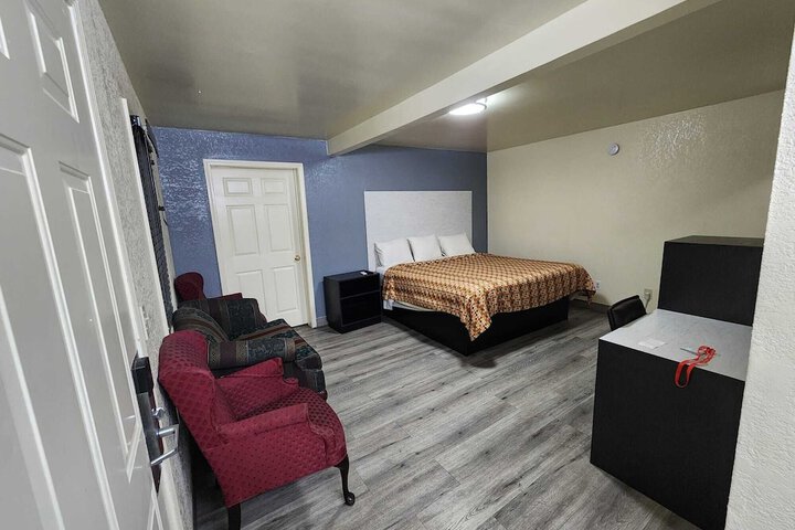 Room 12 of 38