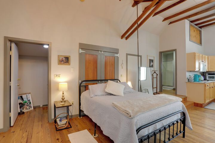 Pet-friendly Loft Vacation Rental w / Fire Pit!