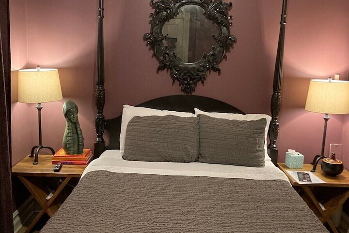 Room 40 of 102
