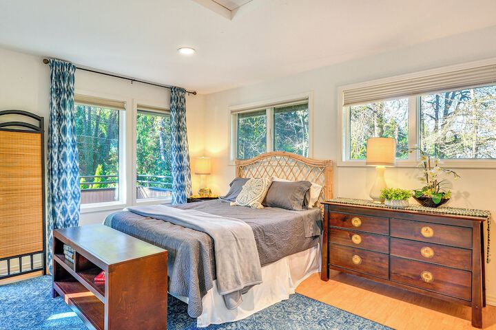 Walk to Willamette River: Studio in West Linn