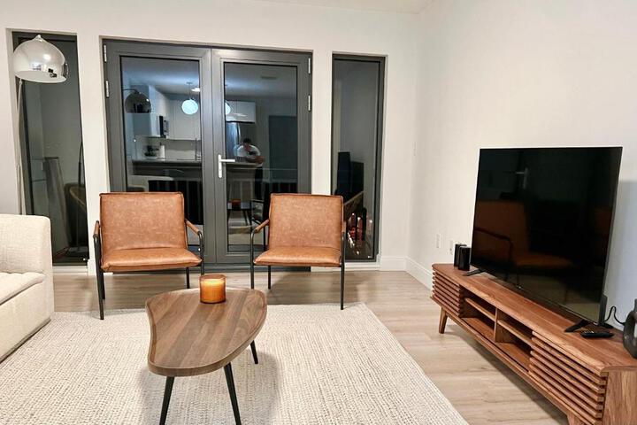 Modern 2 Bed Furnished Apartment in Quincy