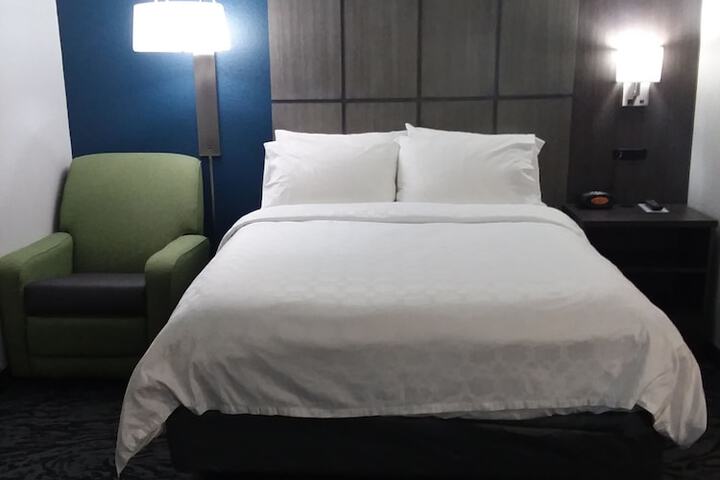 Room 33 of 59