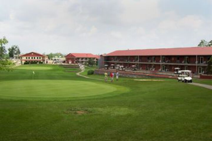 Bright Leaf Golf Resort
