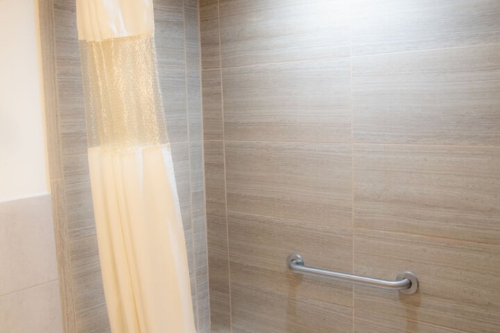 Howard Johnson Hotel & Suites by Wyndham Allentown / Dorney