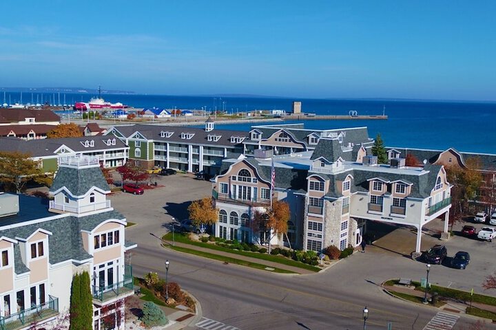 Hamilton Inn Select Beachfront Mackinaw City
