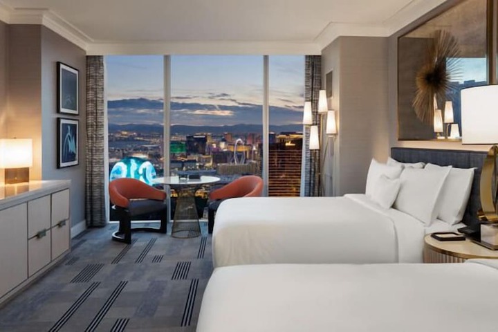 Room 43 of 182