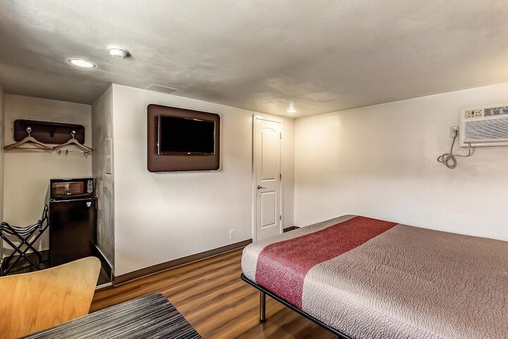 Motel 6 Elizabeth NJ - Newark Liberty Intl Airport