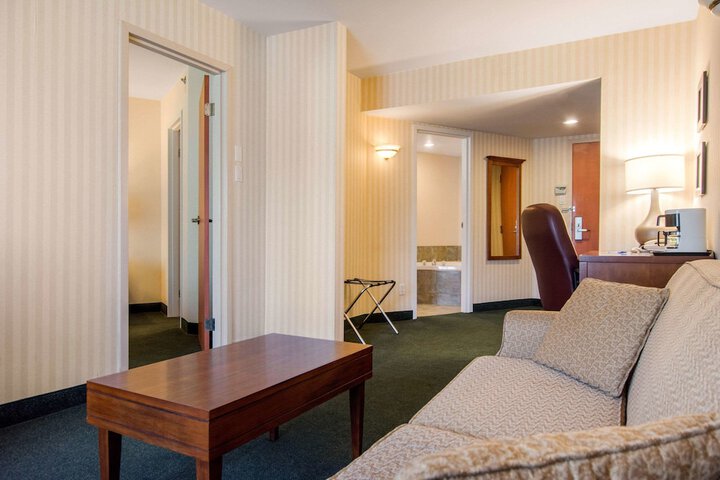 Room 32 of 40