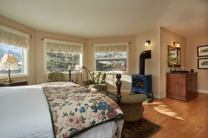 The Lady MacDonald Country Inn
