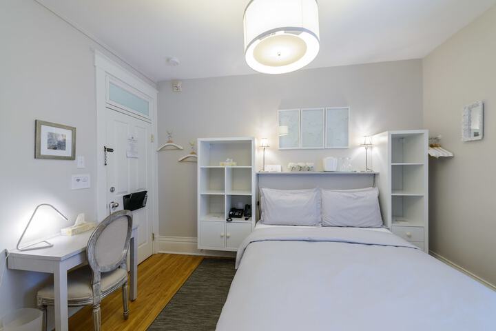 Room 76 of 102