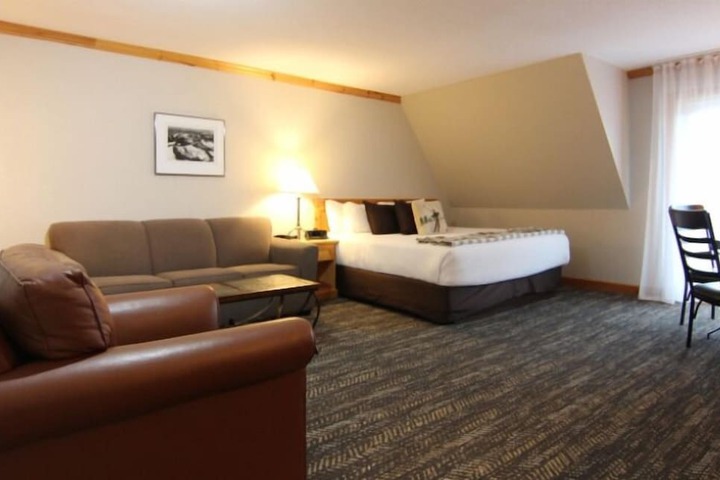 Selkirk Lodge