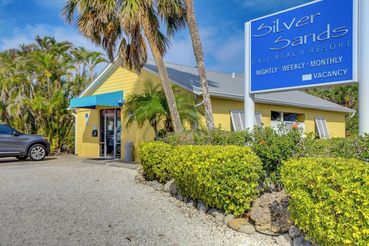 Gulf Getaway With Porch + Direct Beach Access!