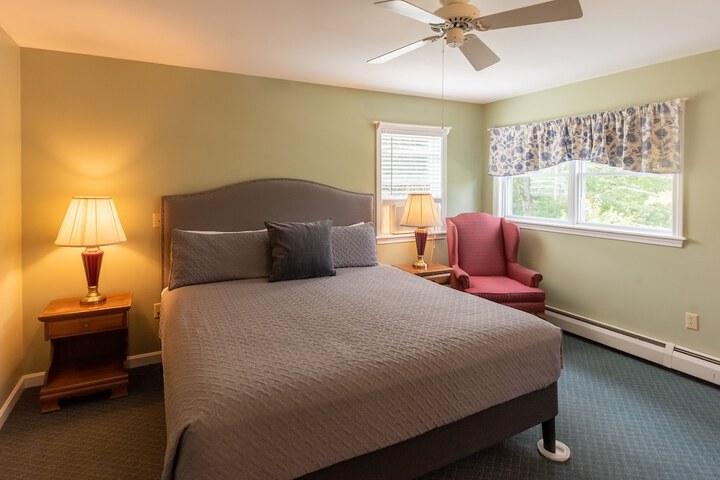 Room 40 of 77