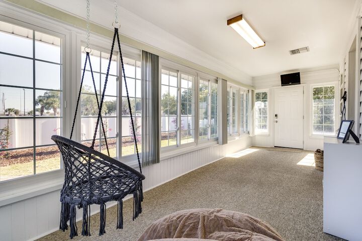 Lakefront Tavares Home w / Deck Patio & Dock!