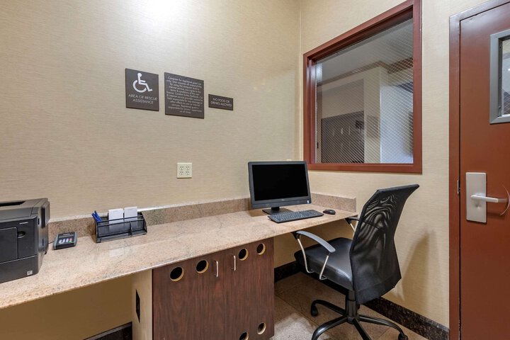 Business Center 52 of 52