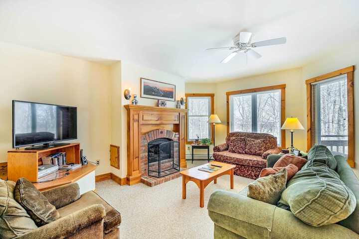 Inviting Ski-in / ski-out Condo at Jay Peak Resort!