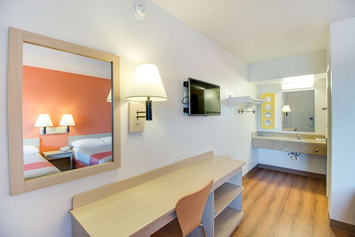 Room 20 of 28