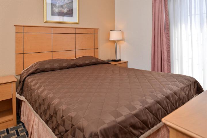 Americas Best Value Inn & Suites St. Cloud