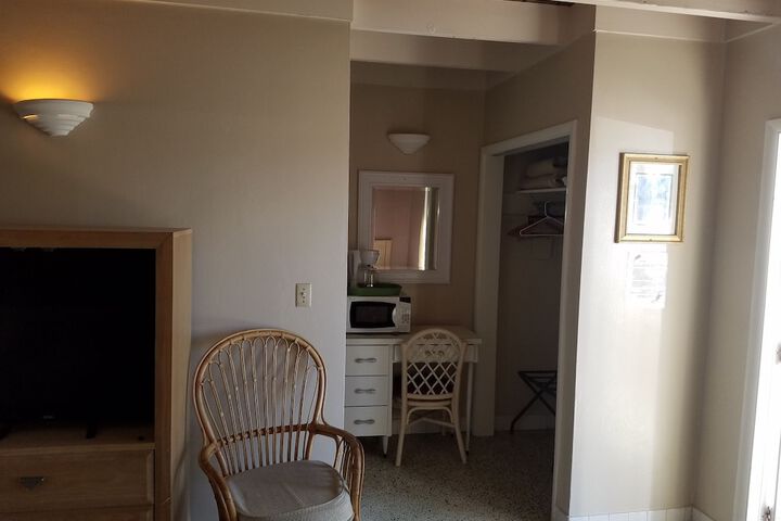 Room 22 of 48