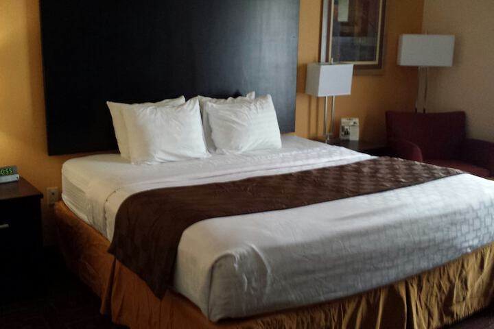 Room 11 of 34