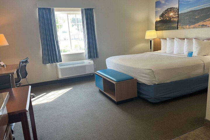 Room 32 of 40