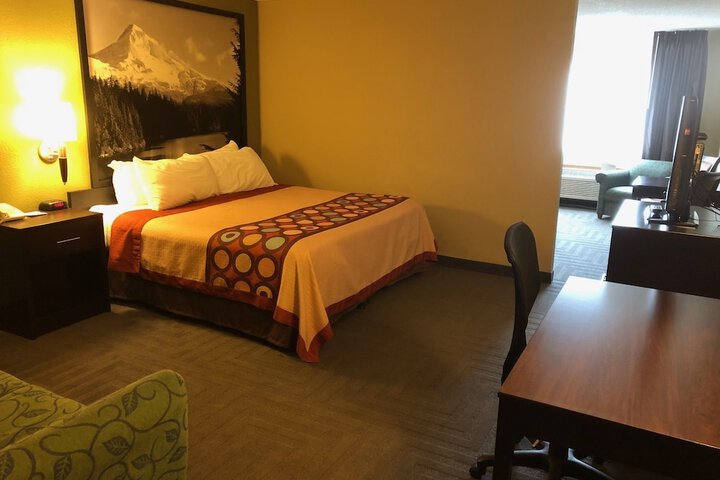Room 9 of 38
