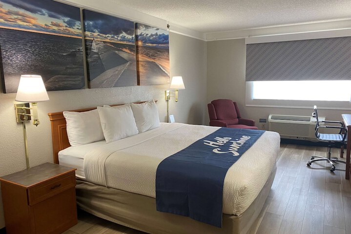 Room 18 of 35