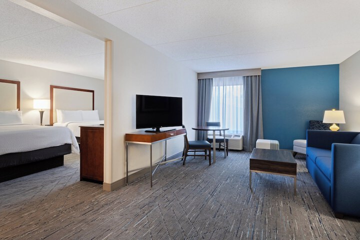 Holiday Inn Express & Suites Cincinnati Riverfront by IHG