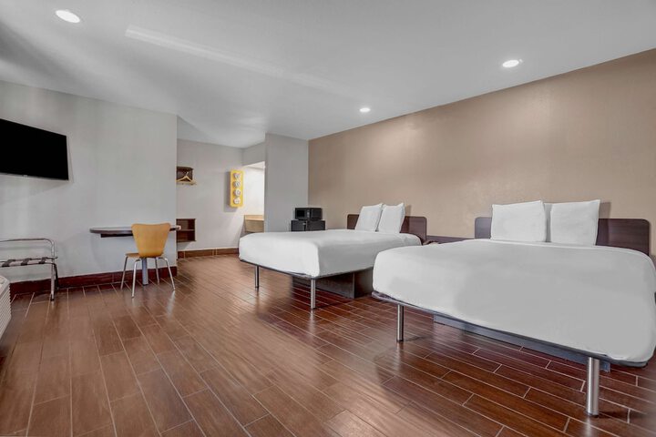 Room 9 of 29