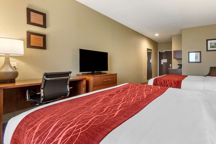 Comfort Inn & Suites Near Mt. Rushmore