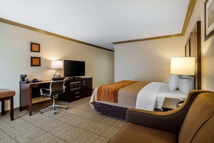 Room 8 of 34