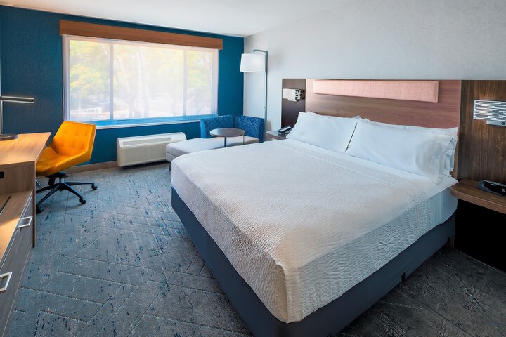 Room 33 of 42