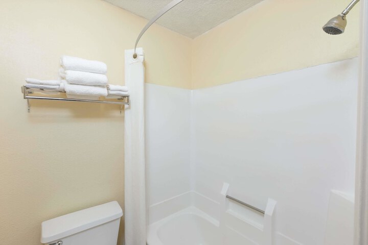 Room 9 of 13