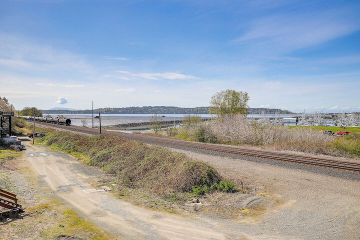 Modern Blaine Condo Rental 1 Mi to Boat Harbor!