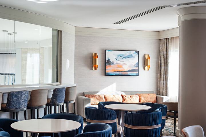 Lounge 58 of 79