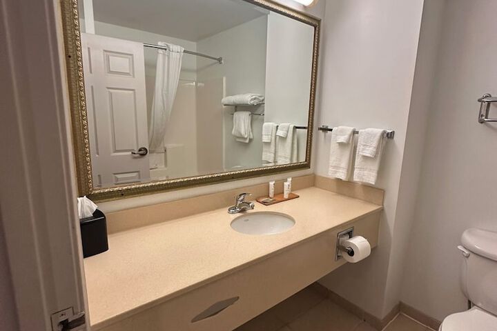 Room 17 of 24