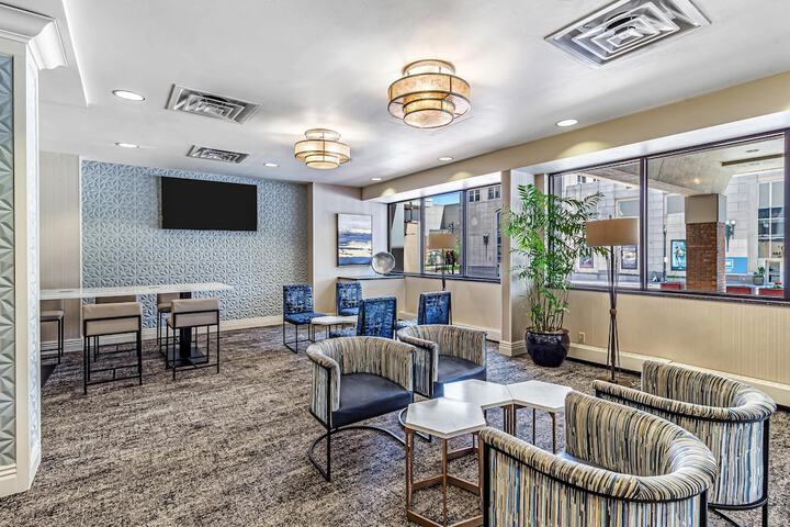 DoubleTree by Hilton Milwaukee Downtown