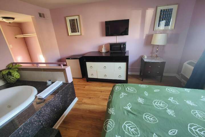 Room 6 of 25