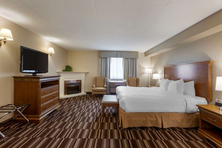Room 11 of 28