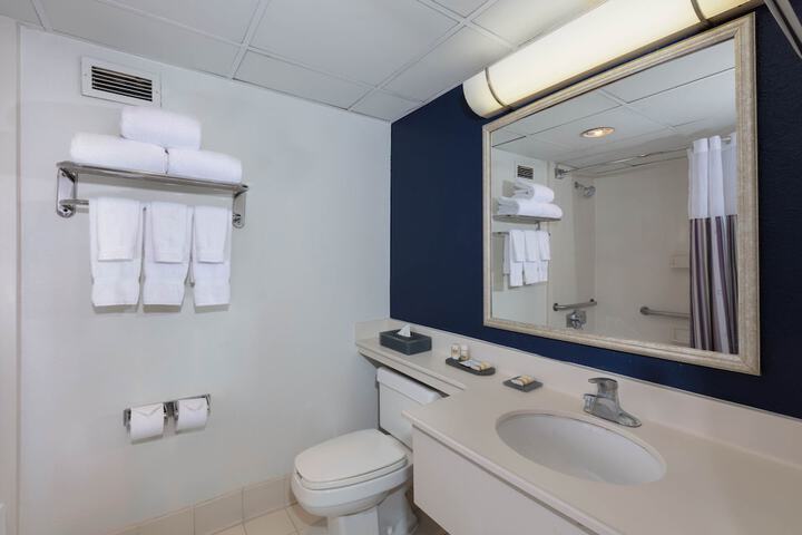 La Quinta Inn & Suites by Wyndham Secaucus Meadowlands