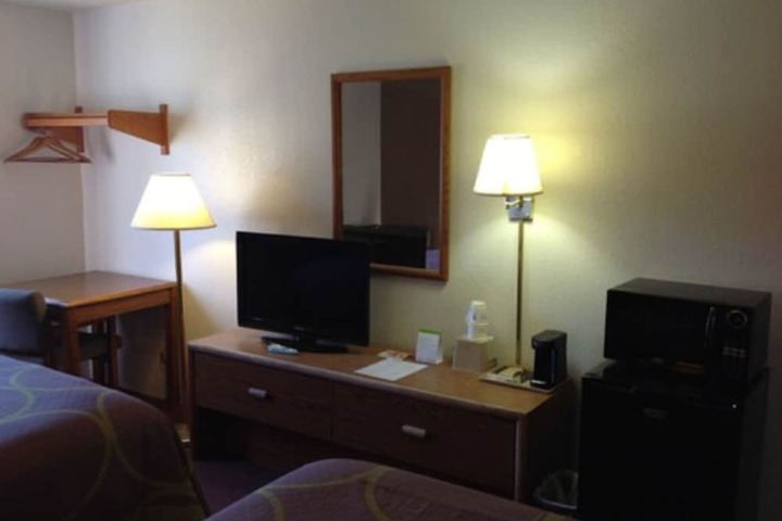 Room 8 of 28