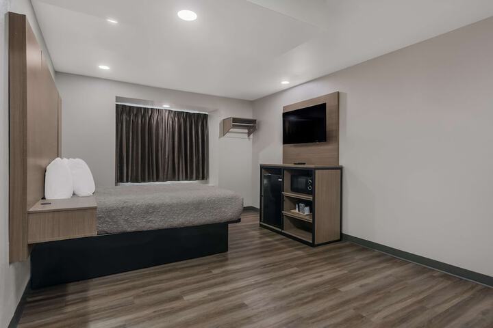 Room 16 of 30