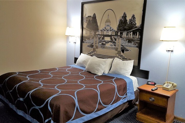 Super 8 by Wyndham OFallon MO / St. Louis Area
