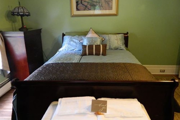 Room 8 of 28