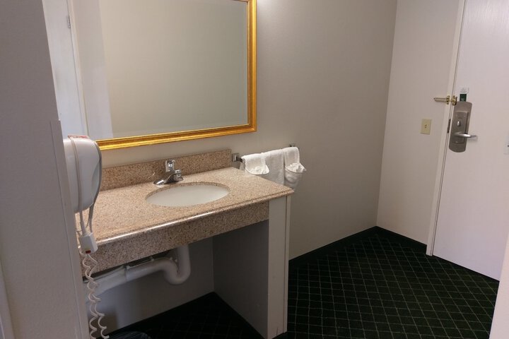 Room 20 of 39