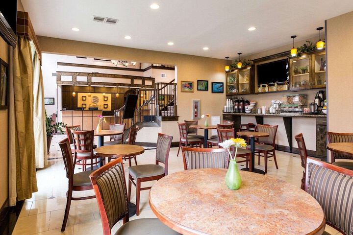 Comfort Inn & Suites Winnie