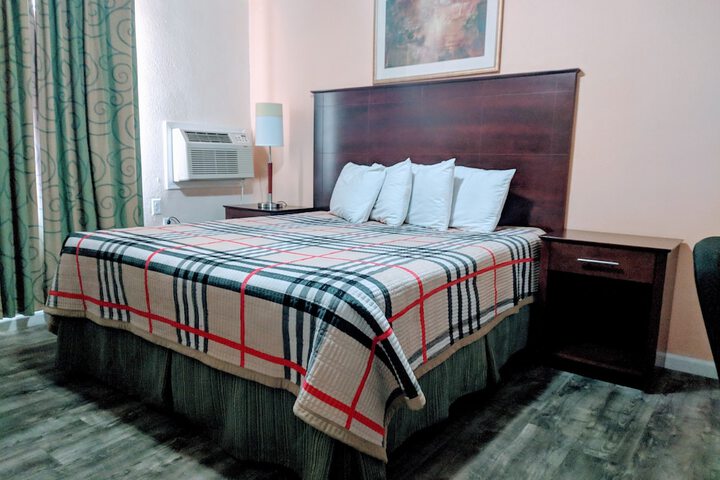 Room 15 of 18